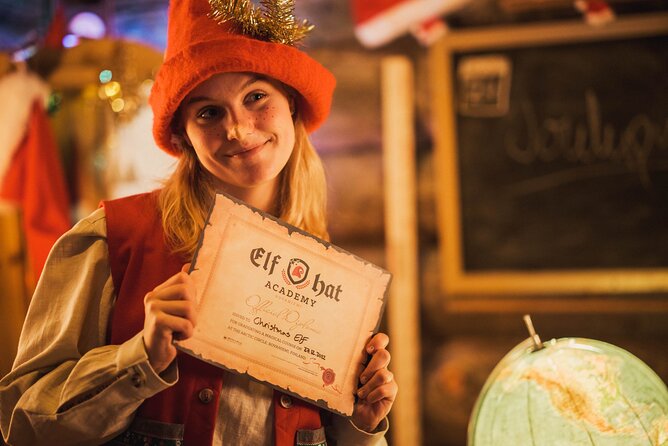 Elf Hat Academy in Santas Village of Rovaniemi - Practical tips for a smoother show (and better Christmas mood)