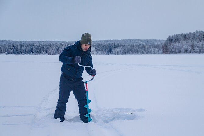 First Ice Fishing Experience in Rovaniemi - Snacks around the open fire: the warmth that makes the whole day feel worth it