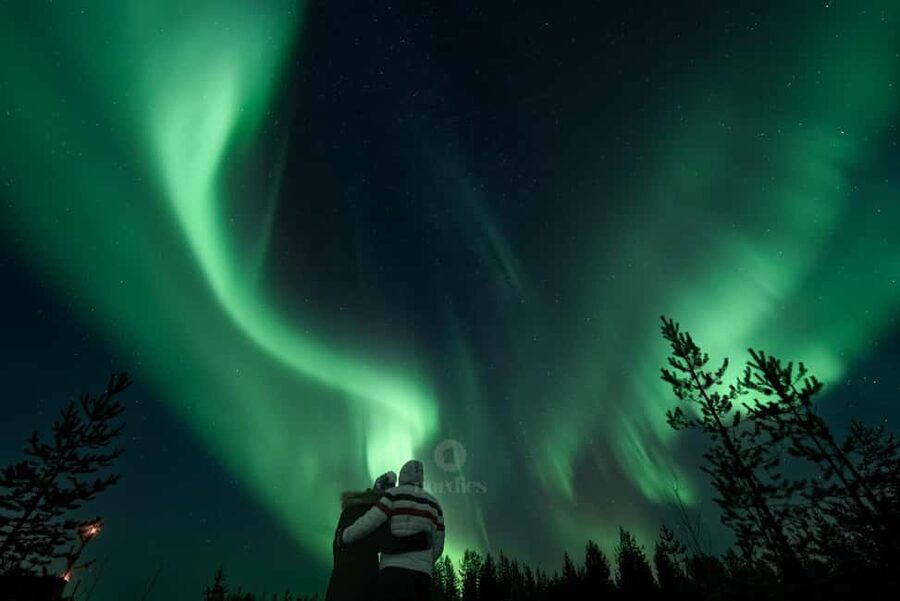 From Rovaniemi: Aurora Borealis Hunting with Photos & Videos - Small Group Size: Why Up to 8 Guests Feels Better