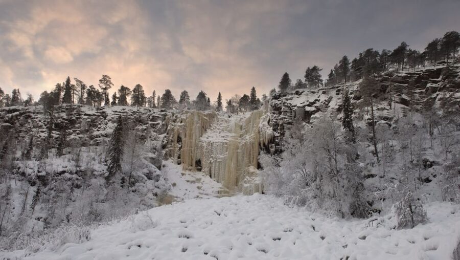 From Rovaniemi: Korouoma Frozen Waterfalls Small-Group Hike - Frozen icicles at Korouoma: what you are really seeing