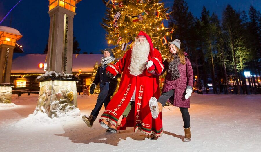 From Rovaniemi: Tour to Santa Claus Village - Crossing the Arctic Circle line for the classic photo