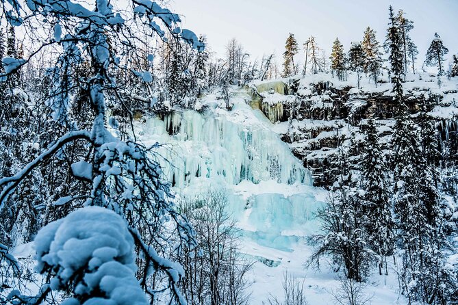Frozen Waterfalls of Korouoma Canyon tour with Pro Photos & BBQ - Photographer-led shots: how to get better photos in extreme cold