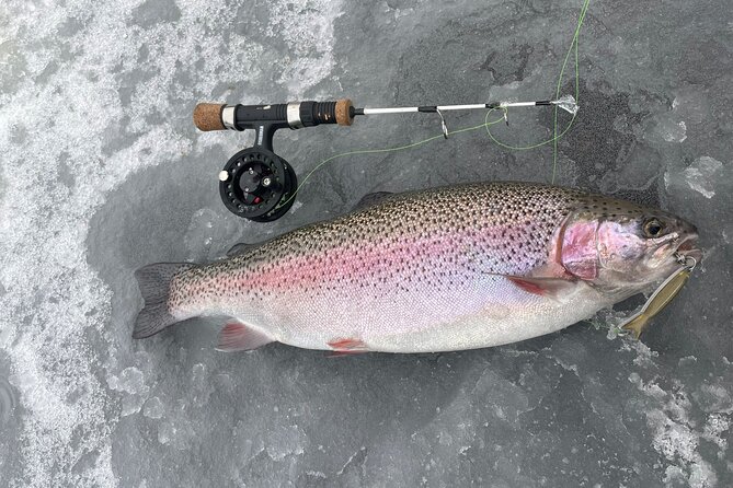 ICE FISHING experience - The hour on the ice: digging the hole and learning how to fish