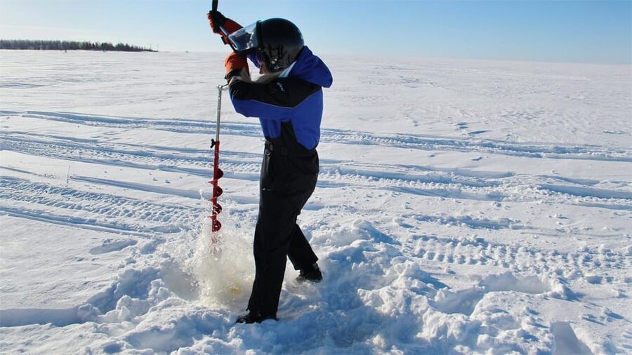 Kemi-Tornio: Ice Fishing Safari with Snowmobiles - Starting at Sea Lapland Safaris inside Kemi SnowCastle Resort