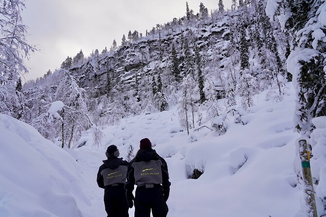 Korouoma Frozen Waterfalls Hike - English guide and group size: how you stay comfortable