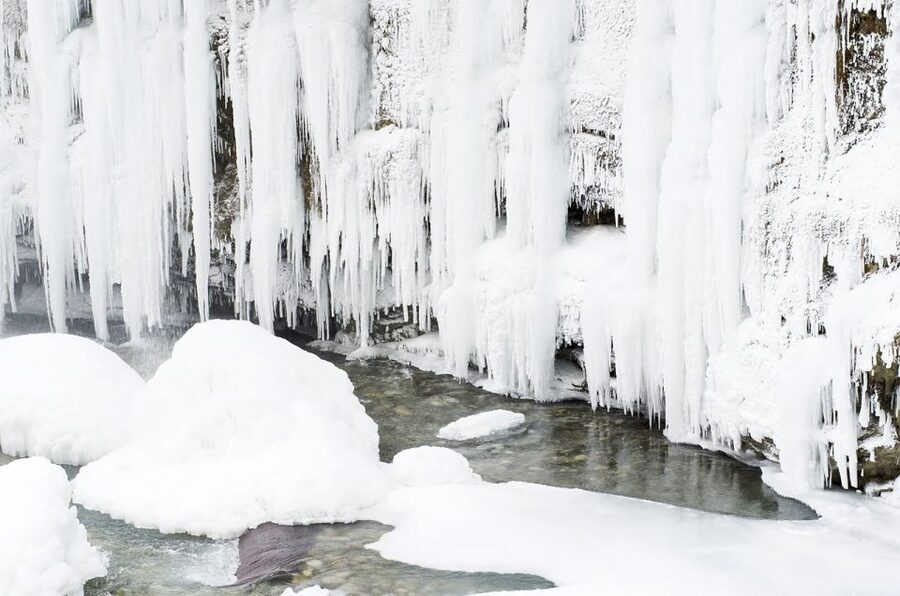Lapland: The Frozen Waterfalls of Korouoma Tour - Guides, pace, and safety on slippery snow