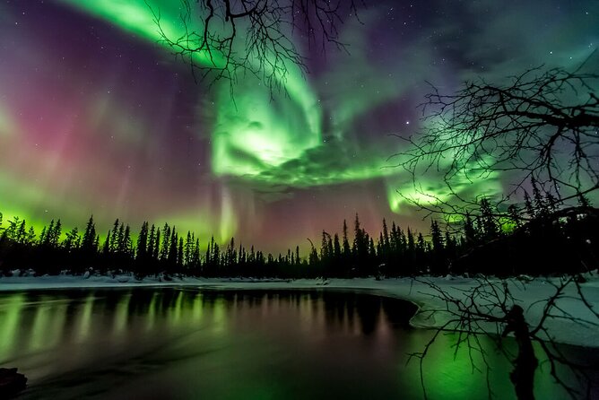 Northern Lights Hunt Including Snacks on Campfire from Rovaniemi - Why a lakeside Northern Lights hunt beats trying to wing it in Rovaniemi