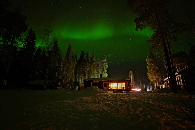 Northern Lights Hunting in Lappish old cottage - What a “family-friendly light hunt” really means in practice