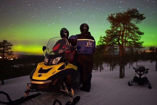 Northern Lights Snowmobile Hunt - Why a snowmobile hunt is such a good way to chase the Aurora