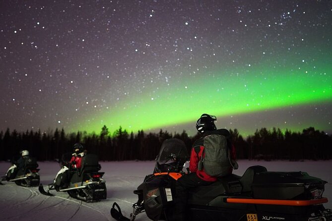 Northern Lights Snowmobile Hunt - The snowmobile ride: what you do, how you drive, and safety reality