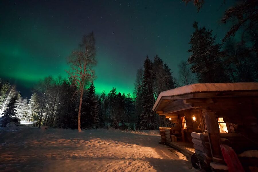 Northern Lights Tour in Atmospheric Cottage - Languages and the Guide Experience That Can Make or Break the Night