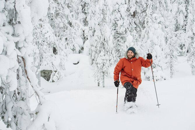 Premium Snowshoeing in Pyhä-Luosto National Park - Bonfire lunch and hot berry drinks in the Arctic forest