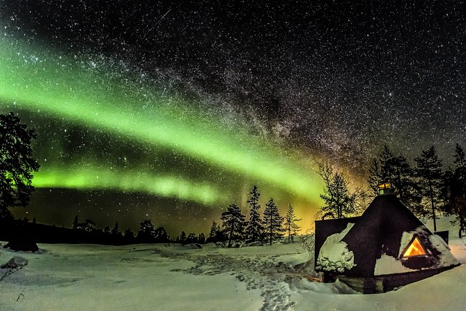 Private Aurora Tour (5 or more) by Aurora Experts - Rovaniemi - The wilderness lodge stop: warmth and real facilities