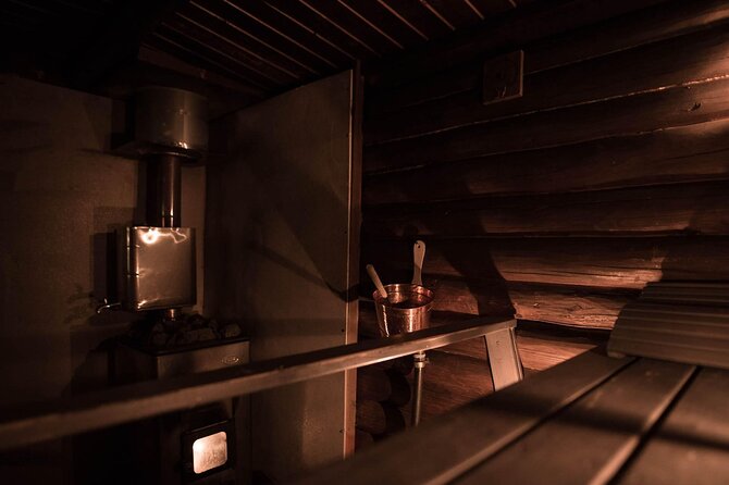 Private Lappish evening in the wilderness with traditional sauna and dinner - Wood-fired sauna, the main event