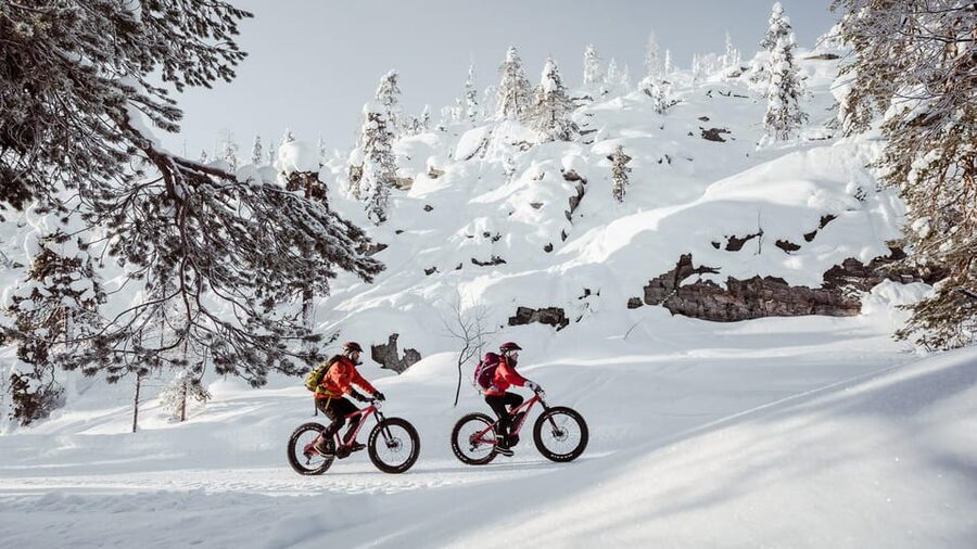 Pyhätunturi: Electric Fatbike Tour in Finnish Lapland - Electric assistance on uphills, the difference between hard and fun