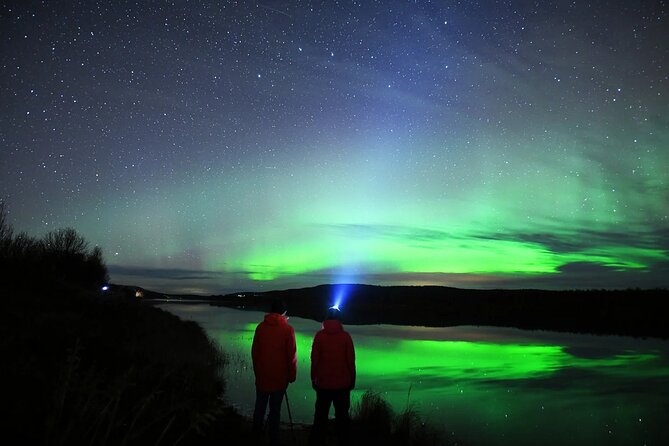 Reflections of the Northern Lights - Aurora Watching With Night Cameras: How the Guide Helps in the Dark