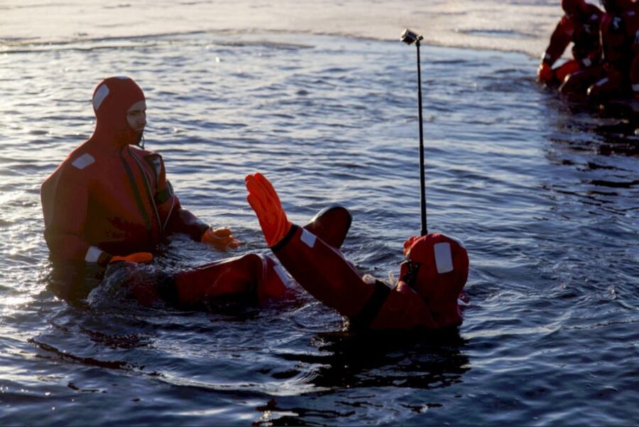 Rovaniemi: Arctic Ice Floating and Northern Lights Tour - Hotel Pickup and the 3-Hour Rhythm You Should Expect