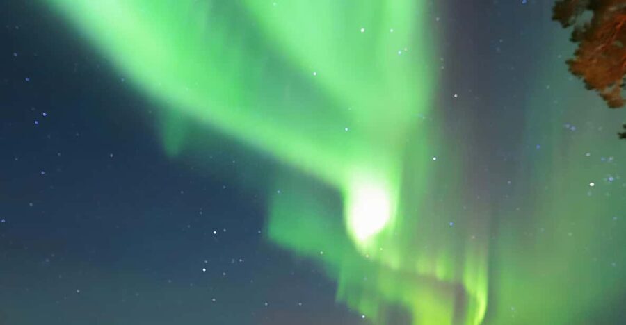 Rovaniemi: Aurora Borealis Trip – Autumn - The Lakeside Viewpoint for 2 Hours: Where the Waiting Gets Smarter