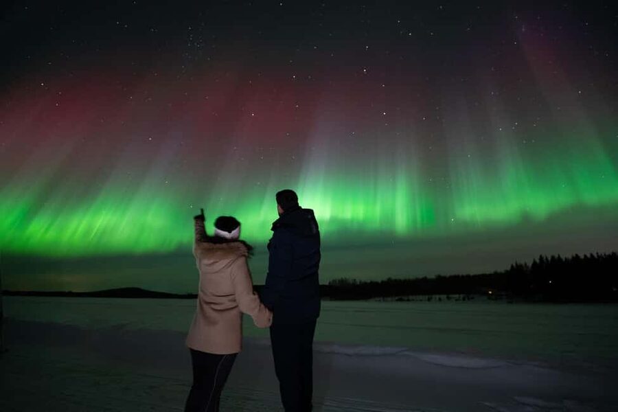 Rovaniemi: Aurora Hunt - Free Photos, 100% Guaranteed Refund - The big idea: guided scouting and unlimited kilometres