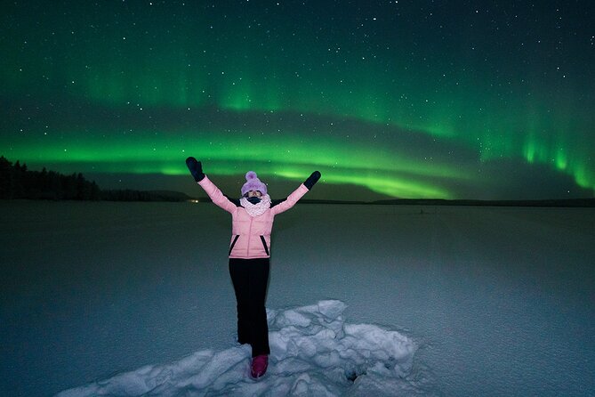 Rovaniemi: Aurora Hunt with Photograph & money back guarantee - Pro Photos Under the Northern Lights, Not Just Lucky Shots