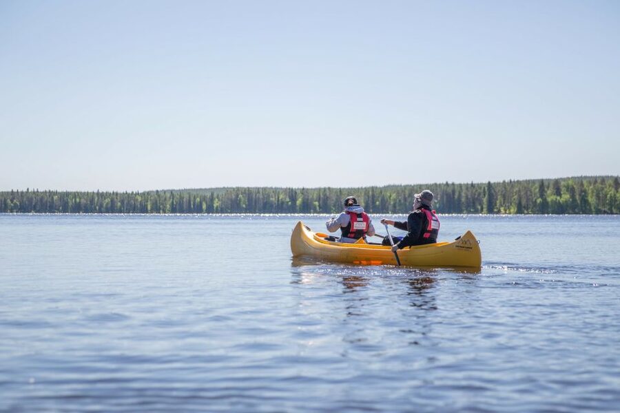Rovaniemi: Authentic Reindeer Farm & Canoeing - Group size and guide attention, up close
