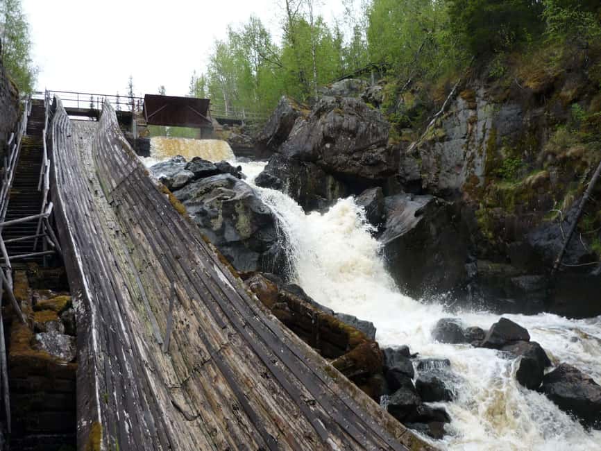 Rovaniemi: Auttiköngäs Waterfalls Hike Tour & Barbeque - Guides, group size, and what personalized really means here