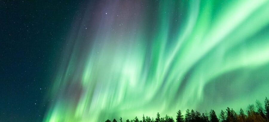 Rovaniemi: Guaranteed Aurora Hunting Tour with Local Guide - Your pickup, the blue van, and staying comfortable on long drives