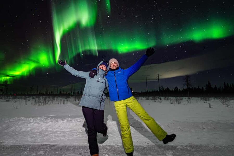 Rovaniemi: Guaranteed Northern Lights Tour with Photos - Pickup timing, small-group comfort, and how the night starts