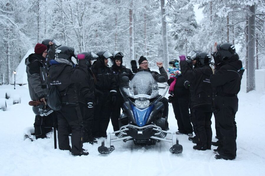 Rovaniemi: Husky & Reindeer Experience with Snowmobile Ride - Reindeer farm stop: your 500m sleigh ride and the driver’s license moment