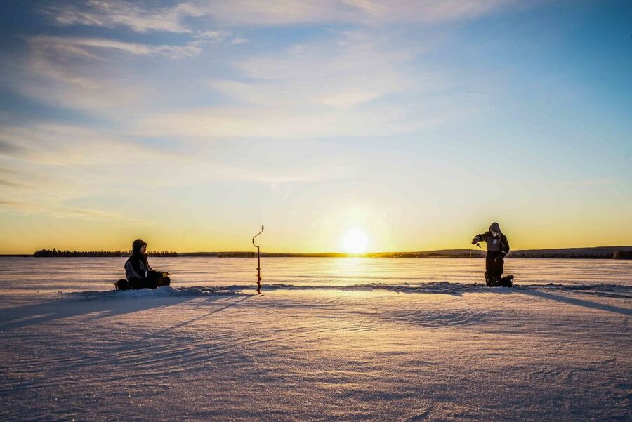 Rovaniemi: Ice Fishing on a Frozen Lake with BBQ and Photos - Getting There: Minivan Ride, Short Walk, and Cold Weather Reality