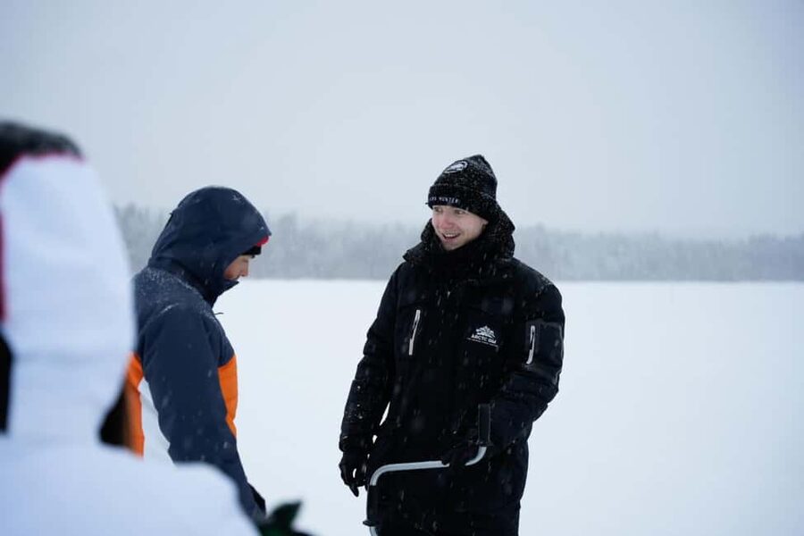 Rovaniemi: Ice Fishing Small Group Tour & Barbeque - Barbeque and hot drinks: how the day turns warm again