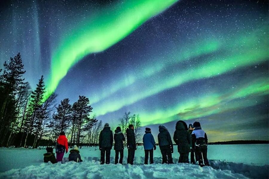 Rovaniemi: Lapland Northern Lights Tour with BBQ - Campfire BBQ in Snowy Comfort: Lappish Food and Warm Drinks
