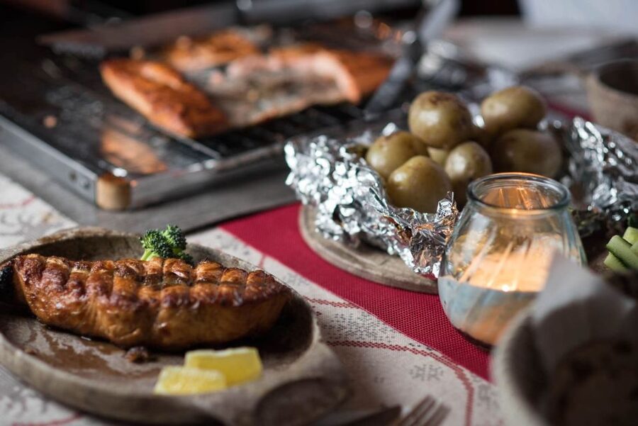 Rovaniemi: Lappish Evening Experience with Dinner - Rovaniemi at night: why this sauna and dinner combo works