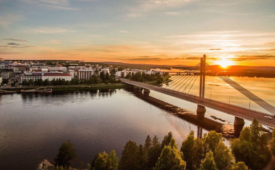 Rovaniemi: Midnight Sun Photography Tour - Hotel pickup and your first viewpoint stop in Rovaniemi