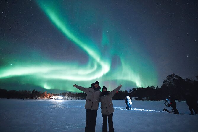 Rovaniemi: Northern Lights Group Tour - Guaranteed View - Campfires, warm drinks, and why the waiting time is part of the point