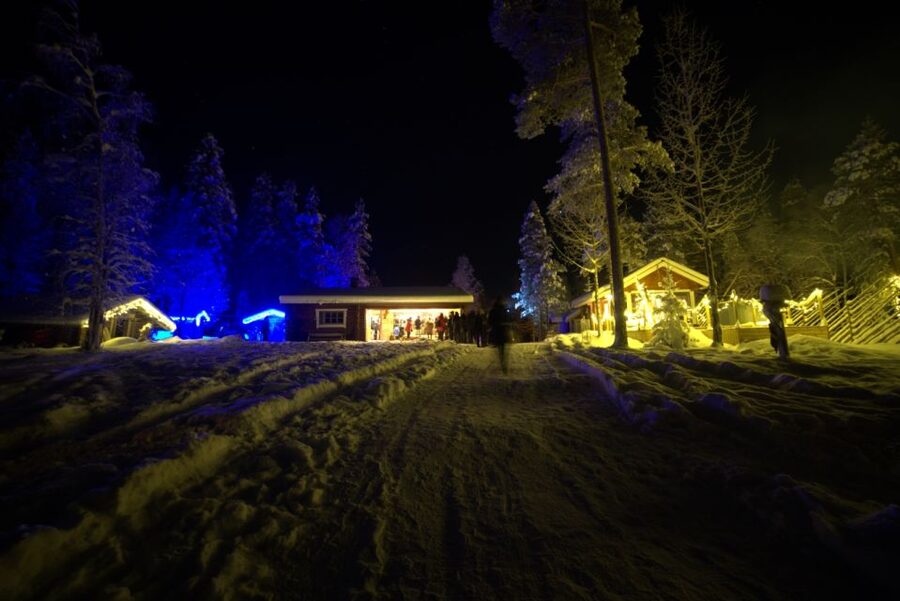 Rovaniemi: Northern Lights Hunting in Lappish old cottage - Northern lights hunting from Rovaniemi, but with warmth built in