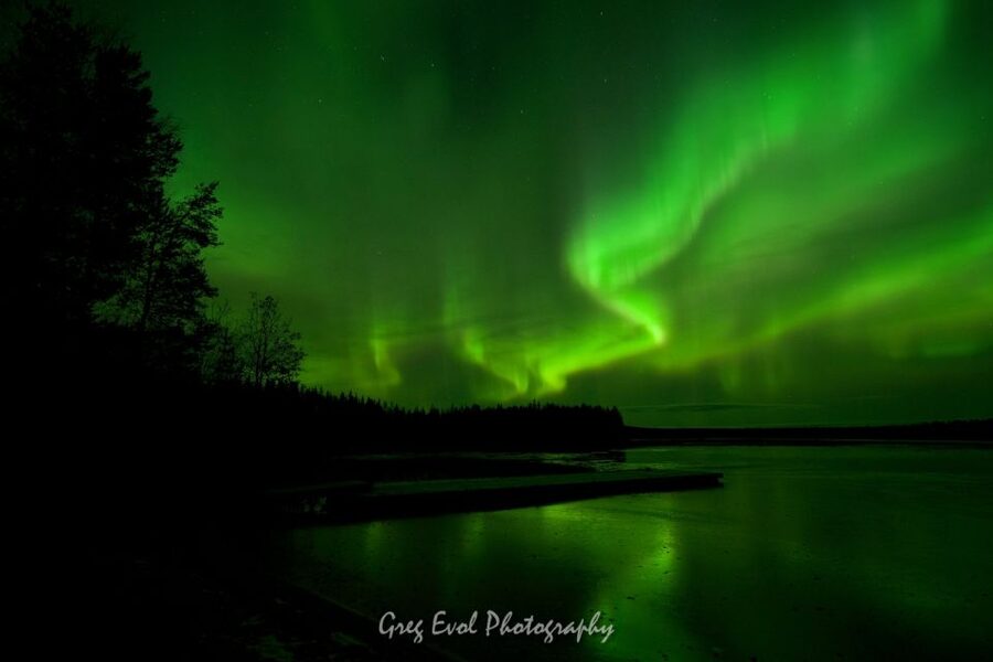 Rovaniemi: Northern Lights Hunting in Lappish old cottage - Open fire, sausages, and star hunting under crisp Lapland air