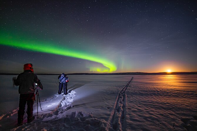 Rovaniemi Northern Lights Photography Small-Group Tour - Minivan pickup and a meeting point that keeps things simple