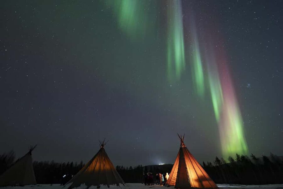 Rovaniemi: Northern Lights Photography Tour & BBQ - The stories behind the lights, and why guides make the night feel meaningful