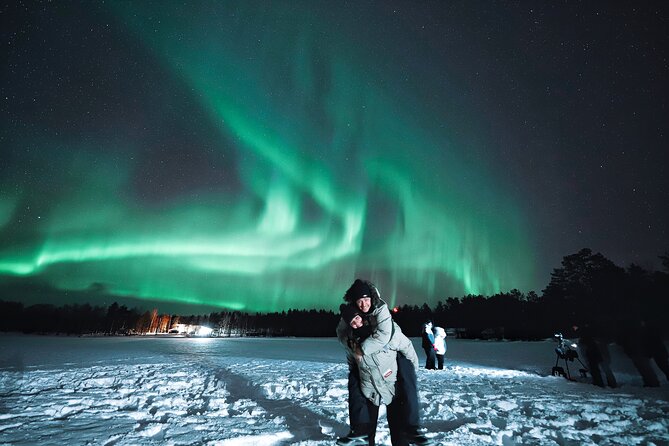Rovaniemi: Northern Lights Pro Guaranteed - Unlimited Distance - The vehicle and the drive: cozy premium van, with a couple caveats