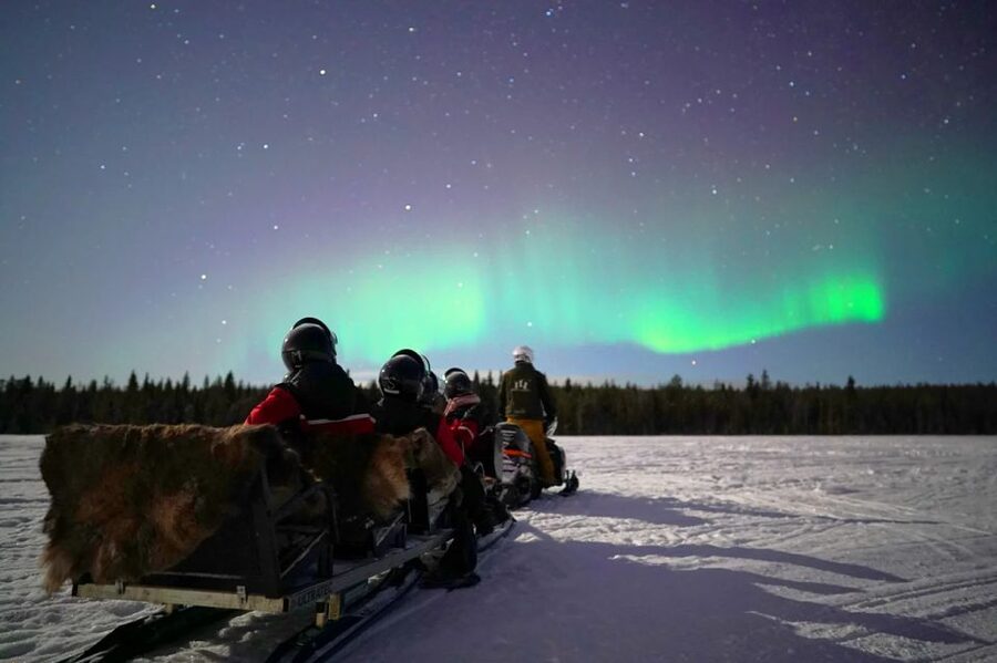 Rovaniemi: Northern Lights Sleigh Ride - The frozen lake stop and the light-pollution strategy