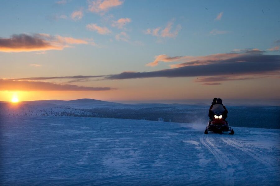 Rovaniemi: Northern Lights Snowmobile Tour - Pickup and meeting point in Rovaniemi: don’t get caught by the city-center rule