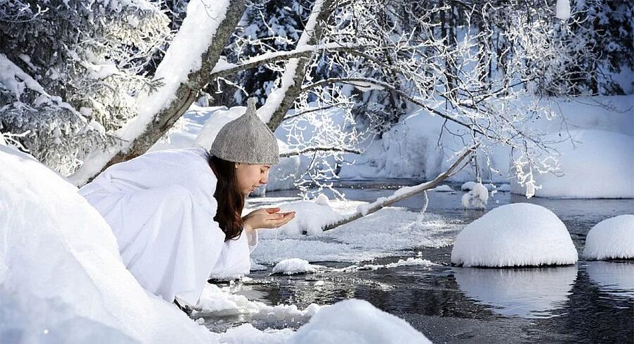Rovaniemi: Northern Lights Trip with Arctic Sauna & Jacuzzi - Ice swimming in the frozen lake: worth it, but go prepared