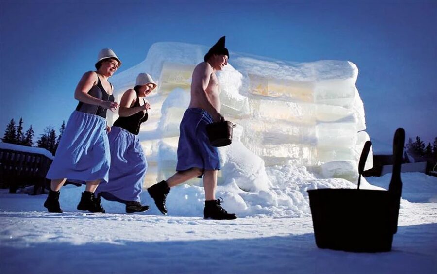 Rovaniemi: Northern Lights Trip with Arctic Sauna & Jacuzzi - The open-air jacuzzi and hot drinks, where you actually recover