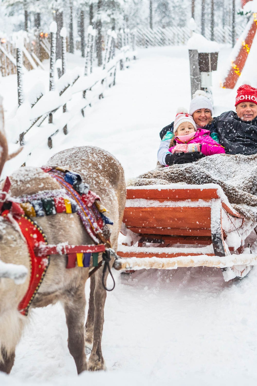 Rovaniemi: Private Pro Photoshoot in Santa Claus Village - From Your Hotel to the Village: How the 1.5 Hours Flows