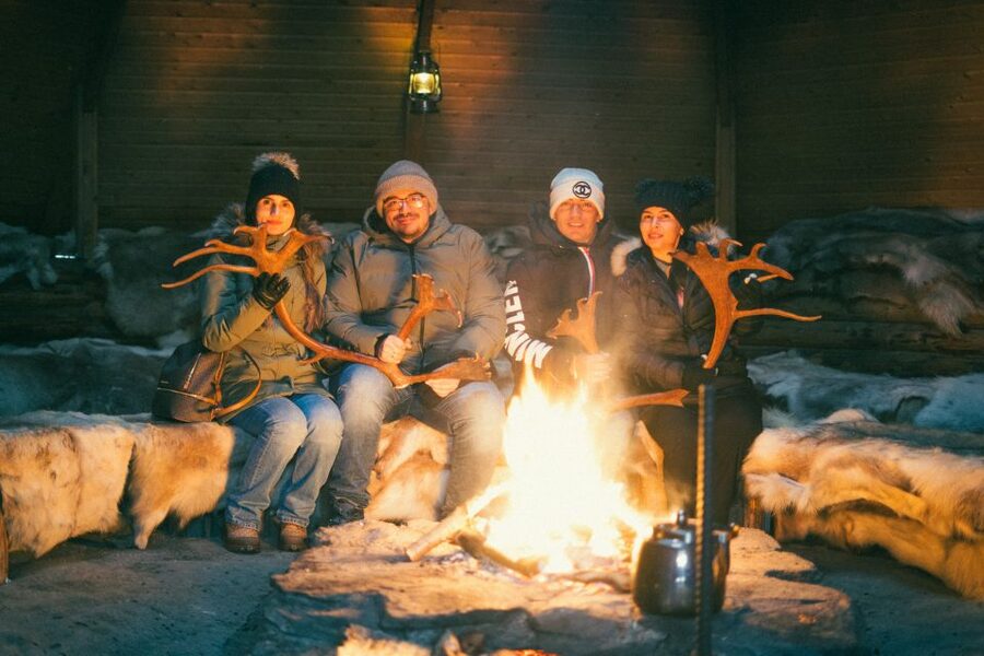 Rovaniemi: Reindeer Farm Visit with Photographer - Pickup, the van ride, and why timing feels easy