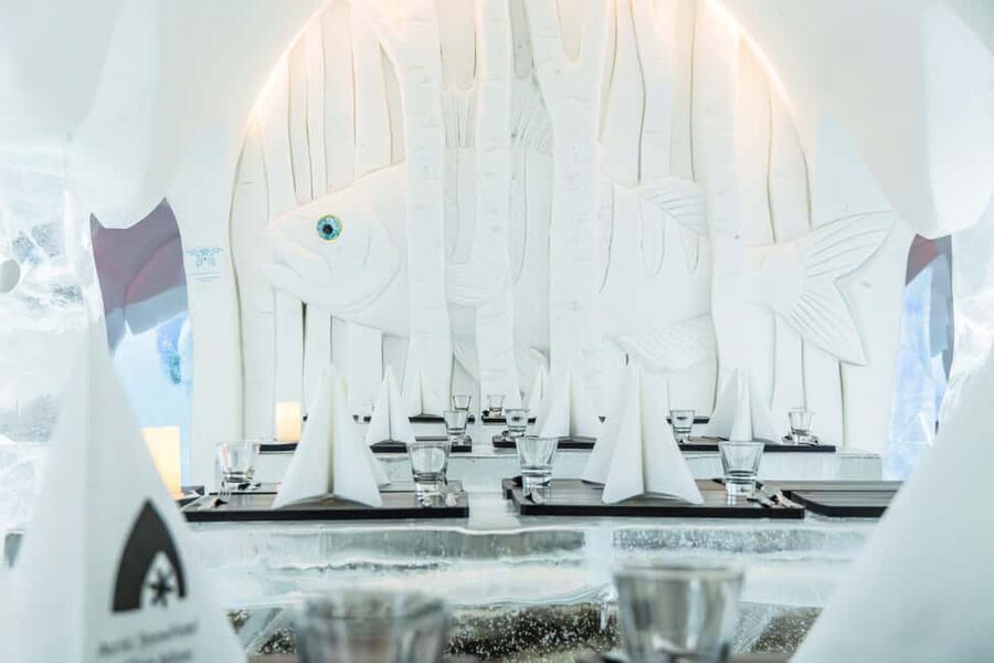 Rovaniemi: Snow Hotel Tour and Ice Restaurant Dinner - What to wear and bring for a comfortable ice-built evening