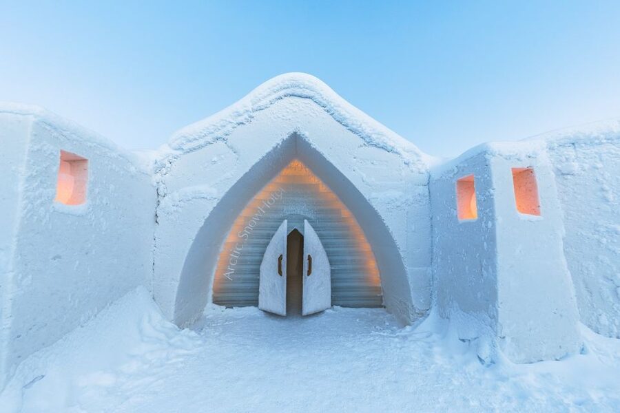Rovaniemi: Snowmobile Safari to Arctic Snow Hotel - Ice, snow, and the drive out to Arctic SnowHotel
