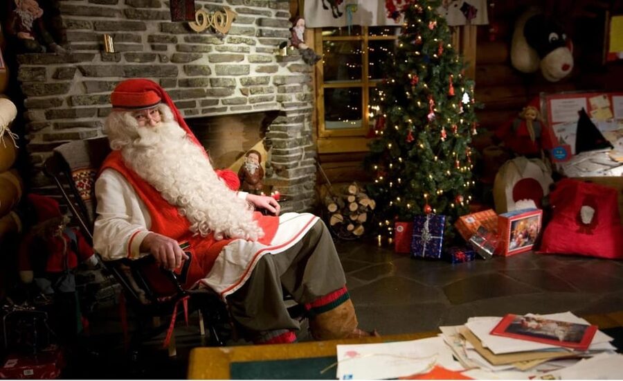 Rovaniemi: Tour to Santa Claus Village with Hotel pick up - Wandering the Village: shops, design, and how free time is your real value