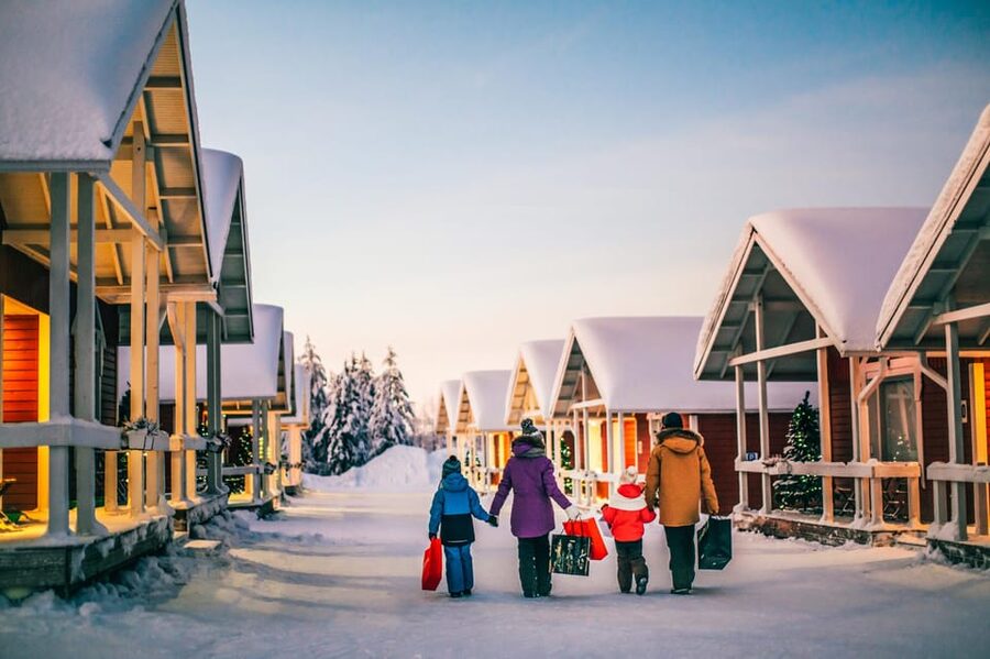 Rovaniemi: Tour to Santa Claus Village with Hotel pick up - Price and Value: is this tour better than a simple bus?